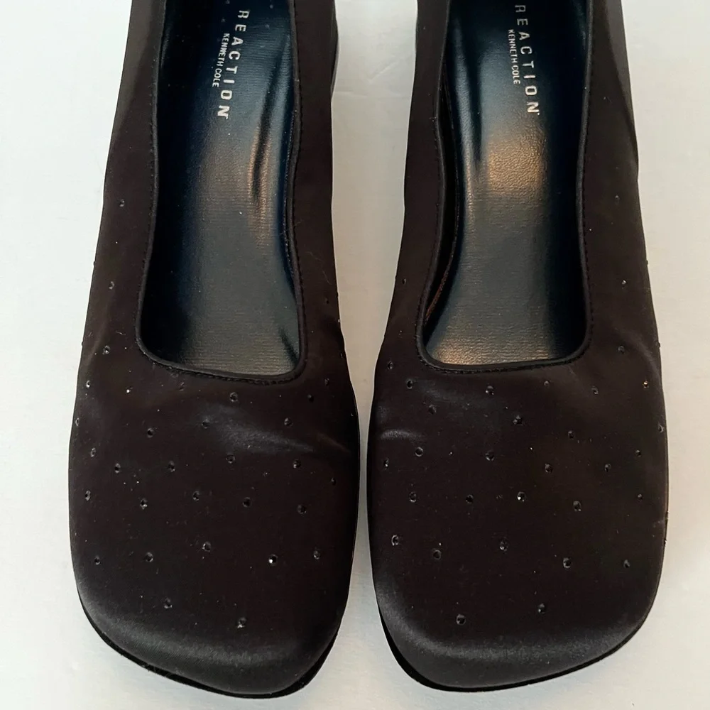 Kenneth Cole Reaction New Beginnings Black Beaded Satin Flat Shoe Slip On Size 8